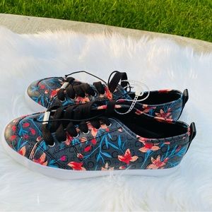 Womens Guess Floral Sneakers 7.5